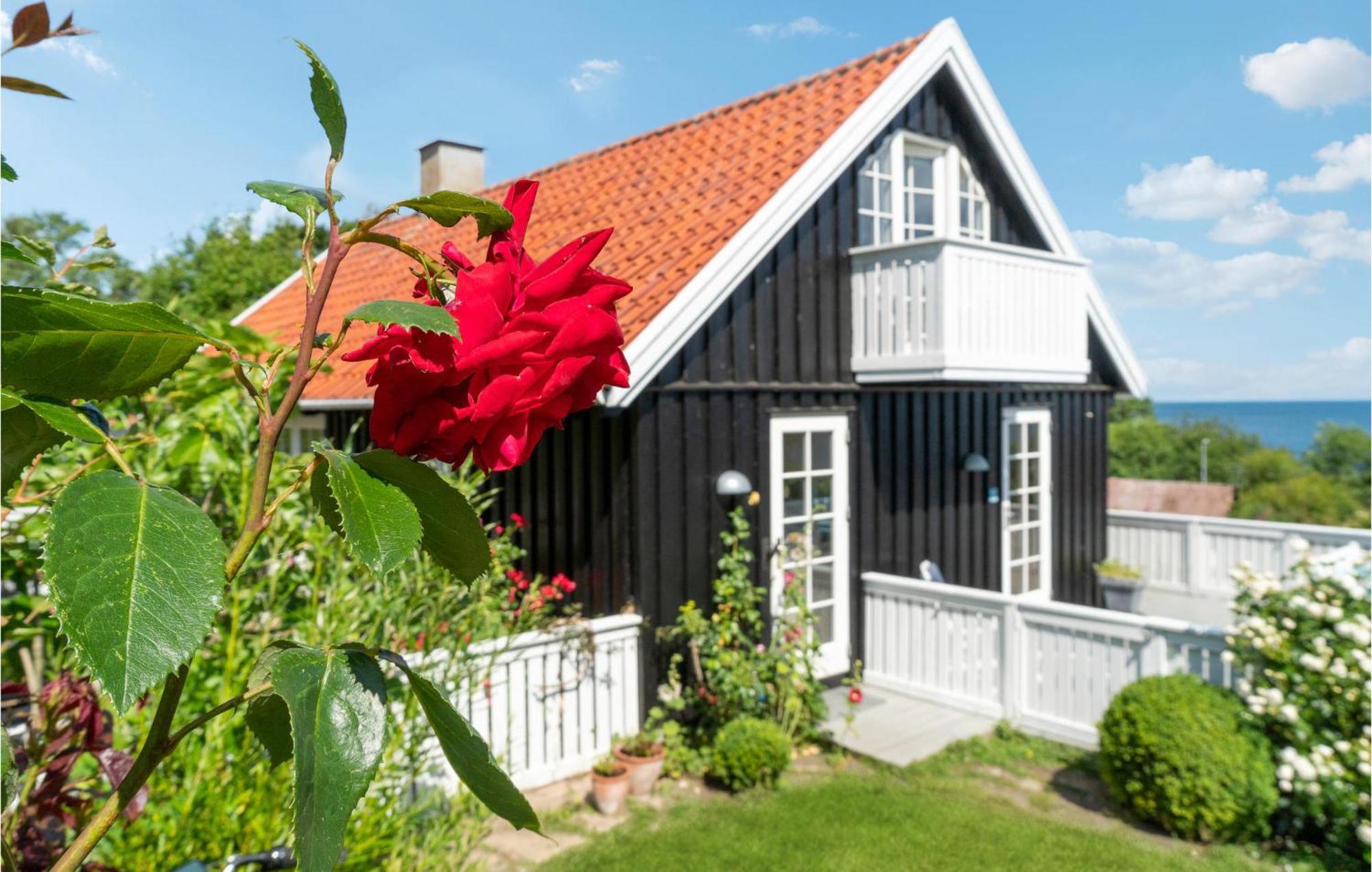 Lovely Home In Svaneke With House Sea View Zewnętrze zdjęcie
