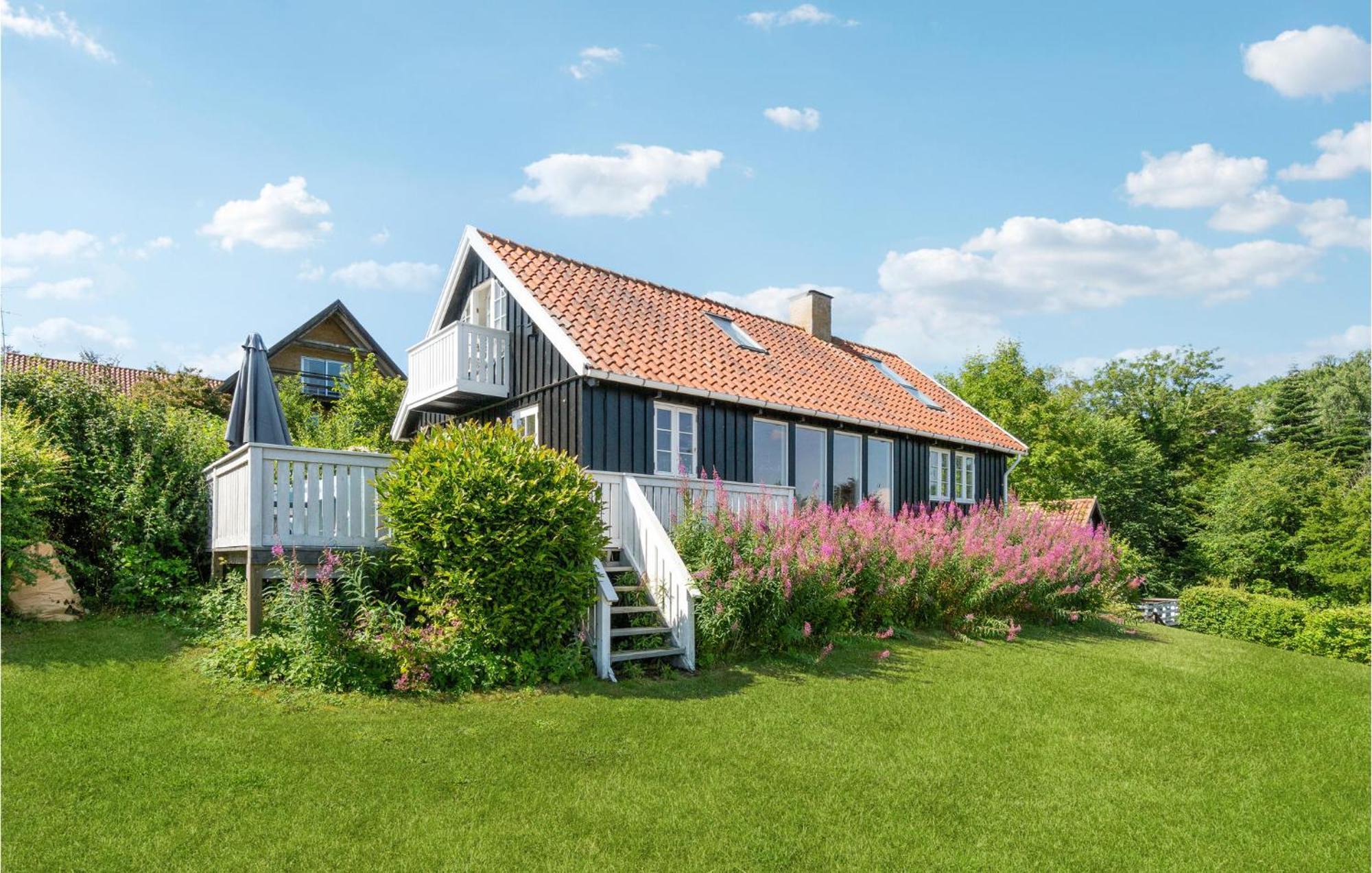 Lovely Home In Svaneke With House Sea View Zewnętrze zdjęcie